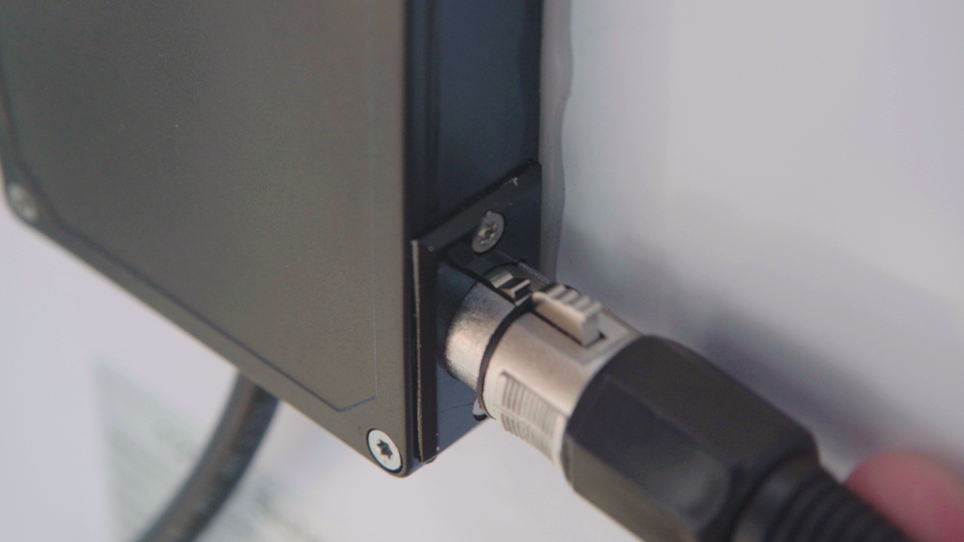 Balkonsolar ✔ Jetzt auf Klimaworld.com bestellen ✔ Trusted Shops zertifiziert ✔ Versandkostenfrei innerhalb Deutschlands Plug and Play Steckverbindung zum Wechselrichter